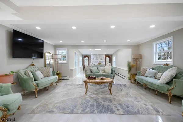 8 Curtis Dr, Lincoln Park Boro, NJ 07035