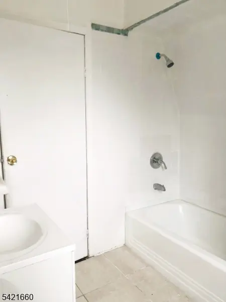 227 E 3rd Ave #3, Roselle Boro, NJ 07203