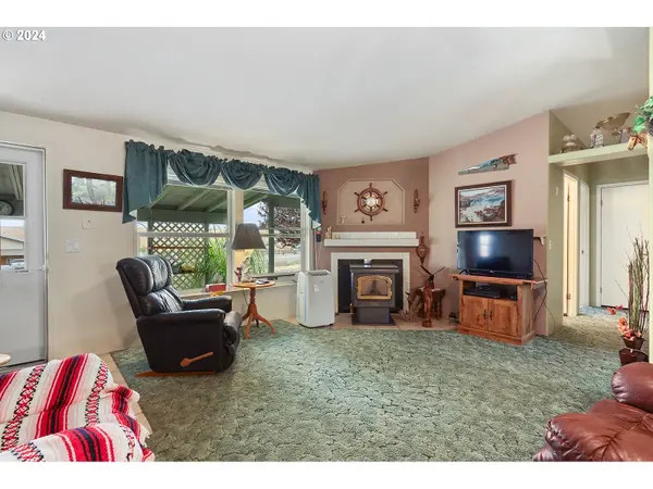 1206 N US HIGHWAY 197, Maupin, OR 97037