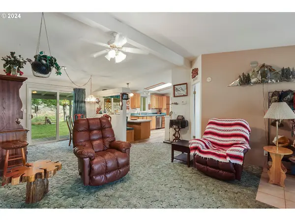 1206 N US HIGHWAY 197, Maupin, OR 97037