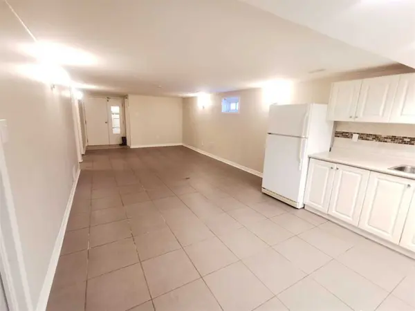 727 Hewson DR, Pickering, ON L1W 1T6