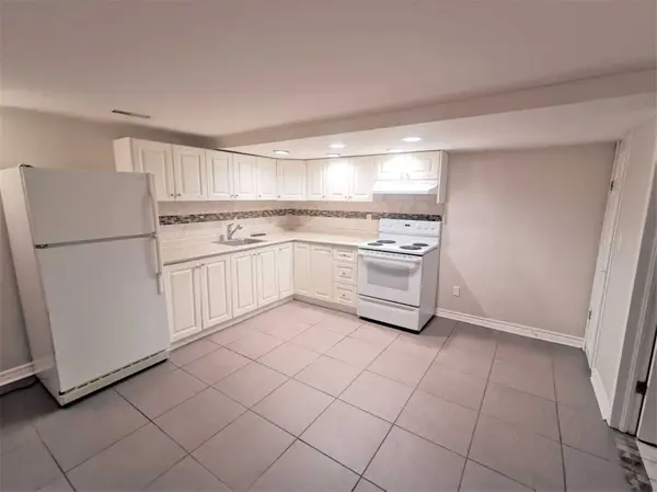 727 Hewson DR, Pickering, ON L1W 1T6