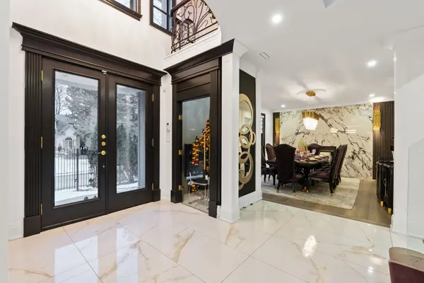 1540 Mississauga RD, Mississauga, ON L5H 2K1