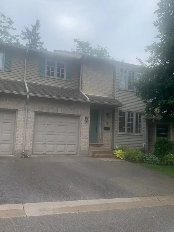 410 Ambleside DR #7, London North, ON N6G 4Y7