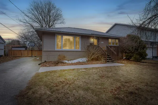 386 McEwen DR,  Kingston,  ON K7M 3W3