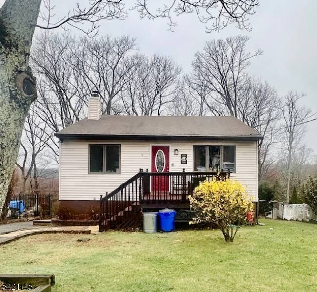 12 Chincopee Ave, Hopatcong Boro, NJ 07843