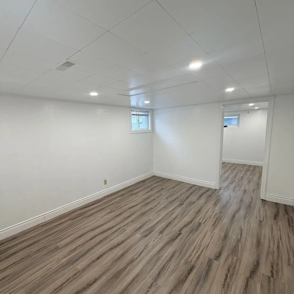 9 Keewatin ST S, Oshawa, ON L1H 6Y9