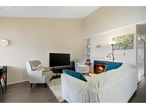 86 KINGSGATE RD #H203, Lake Oswego, OR 97035