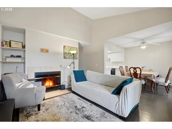 86 KINGSGATE RD #H203, Lake Oswego, OR 97035