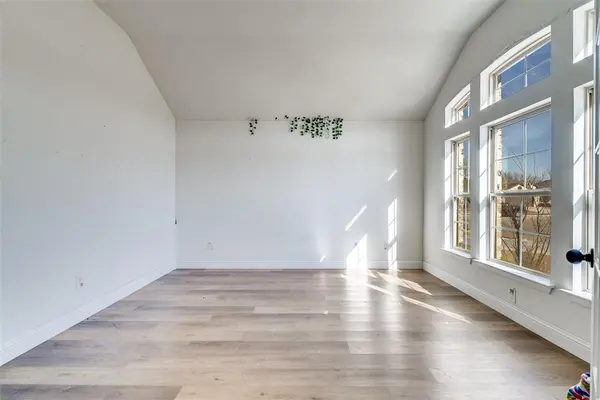 1402 Dry Creek Drive, Cleburne, TX 76033