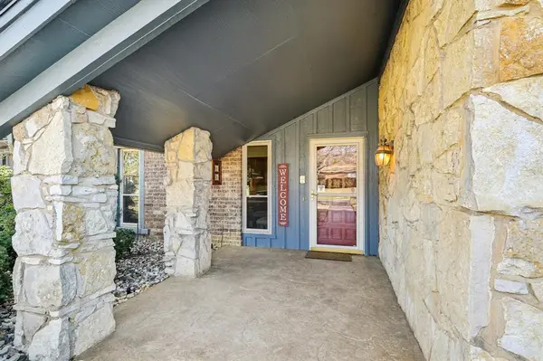 840 Ridge Drive, Bedford, TX 76021