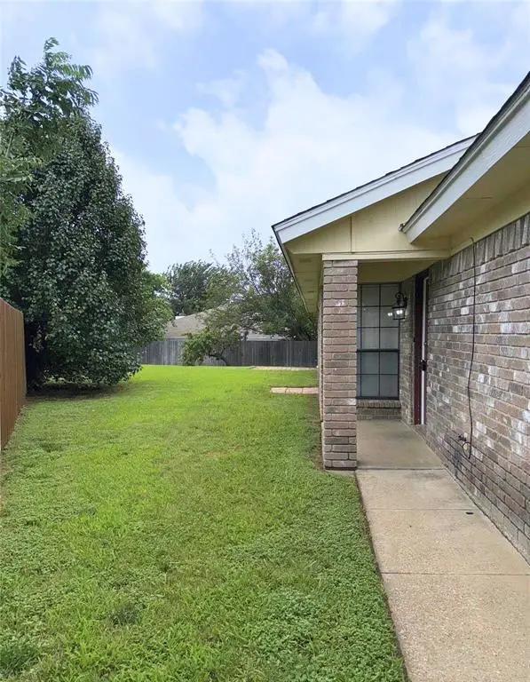 6720 Crestmont Court, Fort Worth, TX 76133