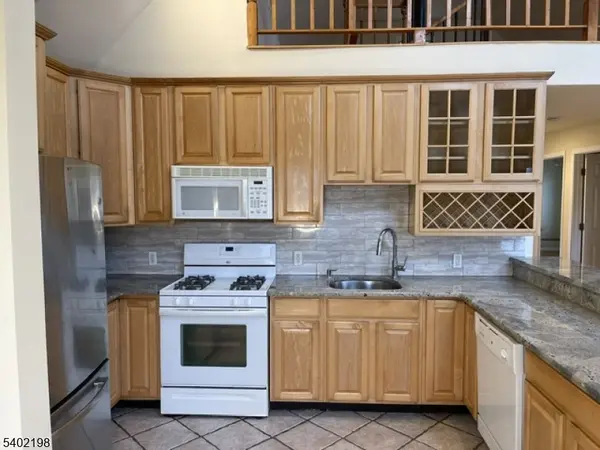 662 Undercliff Ave, Edgewater Boro, NJ 07020