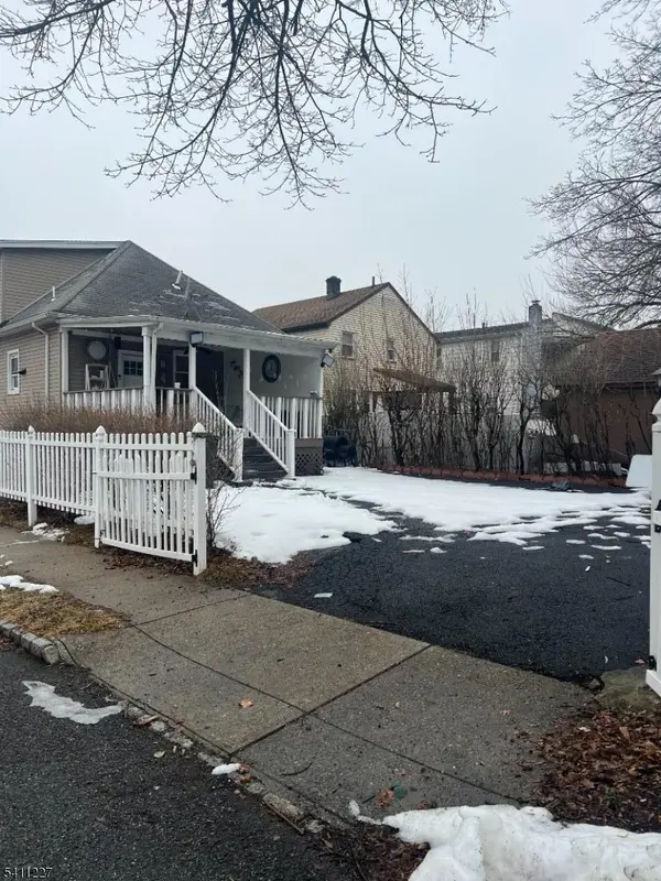 35 Terrace Ave, Woodland Park, NJ 07424