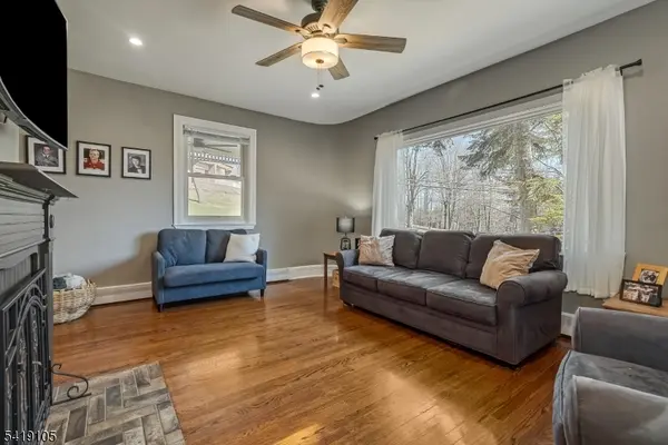 200 Mountain Way, Morris Plains Boro, NJ 07950