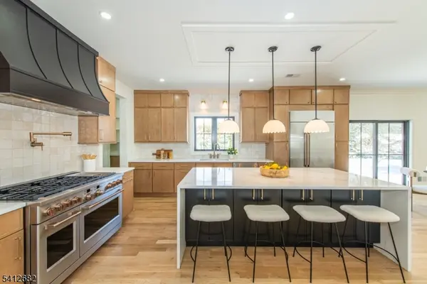 6 Harvale Dr, Florham Park Boro, NJ 07932