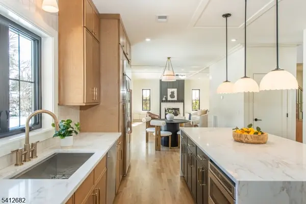 6 Harvale Dr, Florham Park Boro, NJ 07932