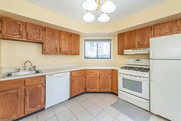 57 Edinborough Ct, Washington Twp., NJ 07840