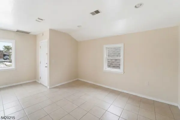 550 Norwood St, East Orange City, NJ 07018