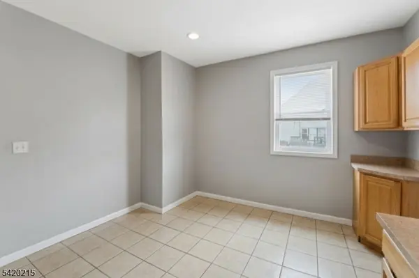 550 Norwood St, East Orange City, NJ 07018