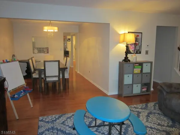 27 Wexford Dr, Mendham Boro, NJ 07945