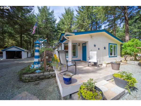 62196 CROWN POINT RD, Coos Bay, OR 97420