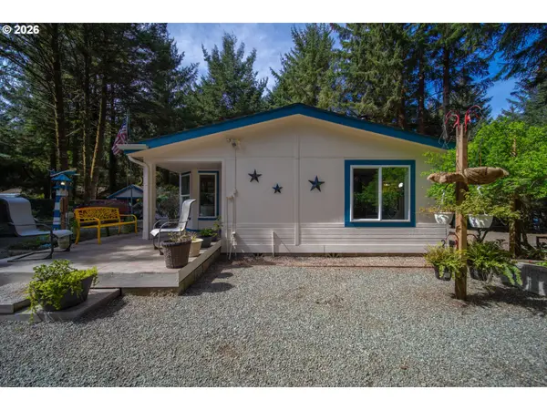 62196 CROWN POINT RD, Coos Bay, OR 97420