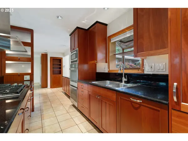 2636 MARIA CT, West Linn, OR 97068