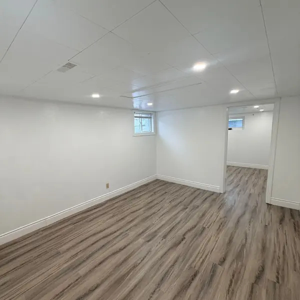 9 Keewatin ST S, Oshawa, ON L1H 6Y9