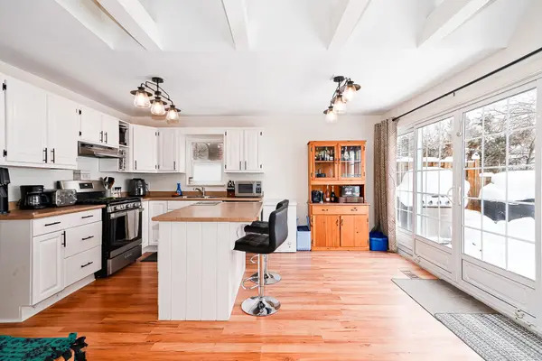 46 Fourth ST W, Midland, ON L4R 3S8