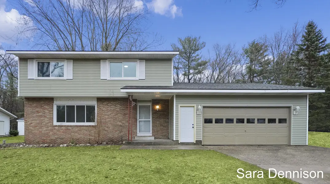 760 E Wedgewood DR, Laketon Twp, MI 49445