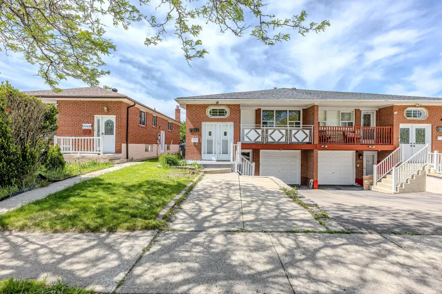 7072 Magic CT, Mississauga, ON L4T 3A1