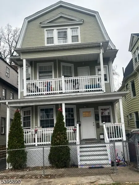 227 Amherst St, East Orange City, NJ 07018