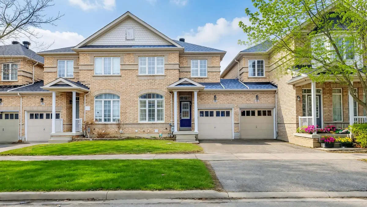 18 Radmore PL, Markham, ON L6B 0G7