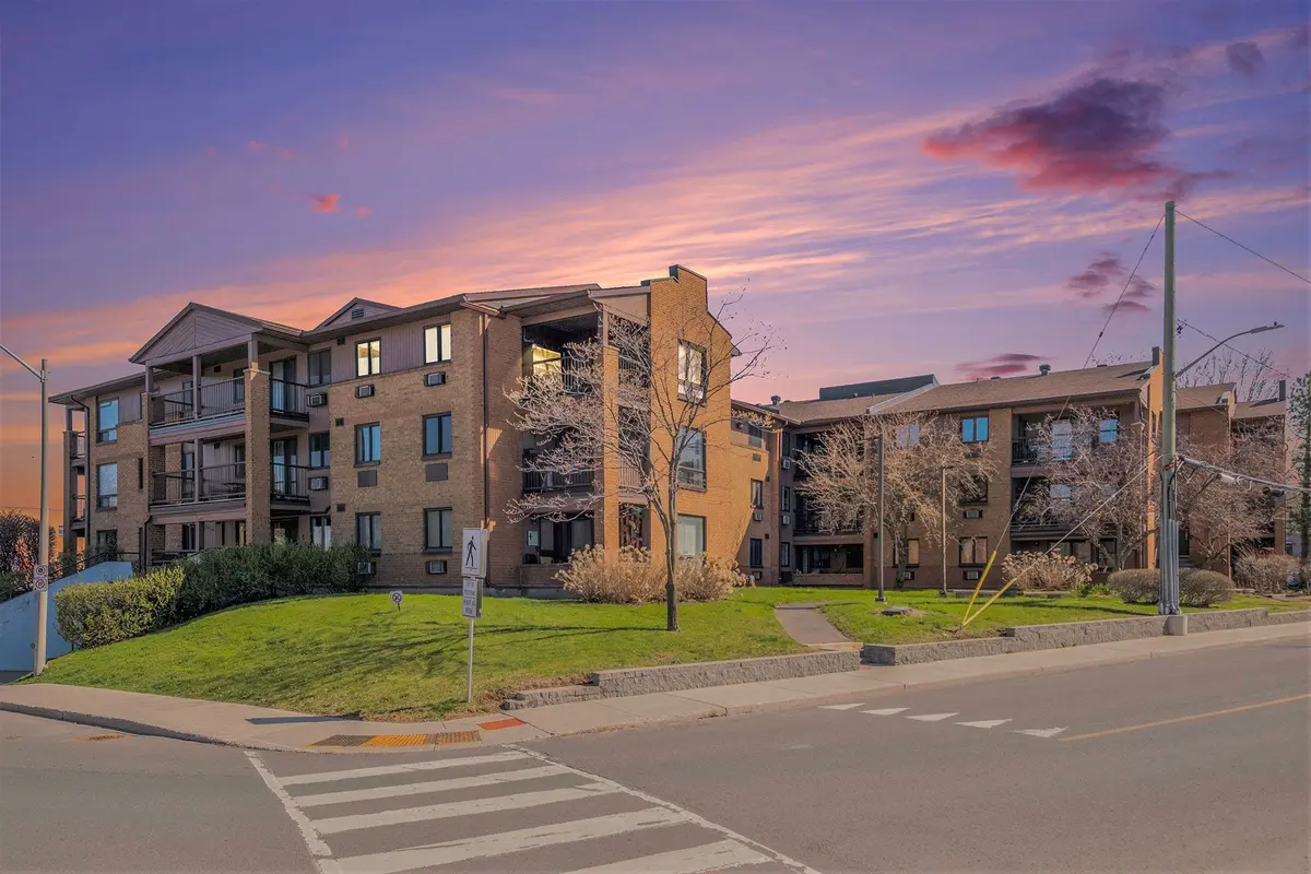 316 Savard AVE #306, Vanier And Kingsview Park, ON K1L 7S2