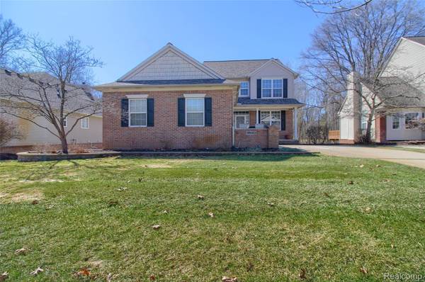 9814 Tioga TRL #120, Hamburg Township, MI 48169