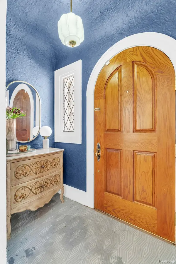 2179 Avondale ST, Sylvan Lake, MI 48320