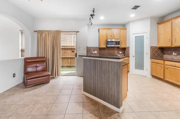 7712 Smugglers Cove, Arlington, TX 76016