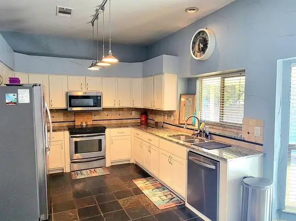 3 Holden Circle, The Colony, TX 75056