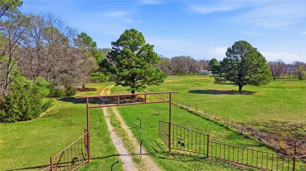 1175 Old 1396 North, Telephone, TX 75488