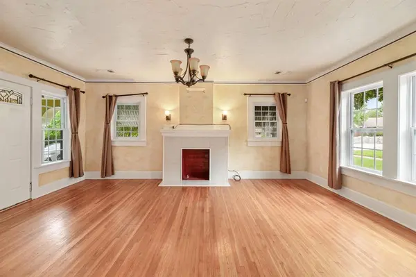 3409 Rogers Avenue, Fort Worth, TX 76109