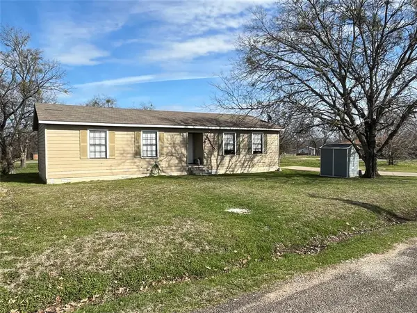 1502 Daffan Avenue, Ennis, TX 75119