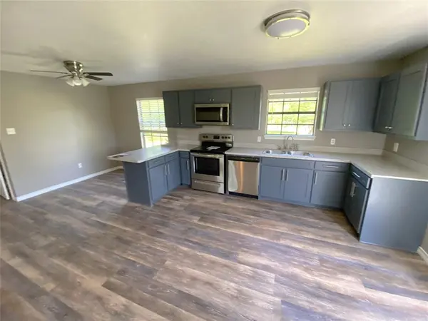 1502 Daffan Avenue, Ennis, TX 75119