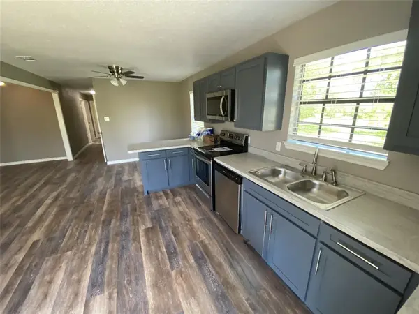 1502 Daffan Avenue, Ennis, TX 75119