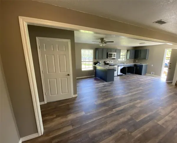 1502 Daffan Avenue, Ennis, TX 75119