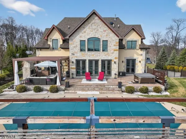 9 Catalina Dr, Byram Twp., NJ 07871