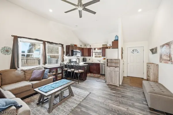 5 Chestnut Ave, Mount Arlington Boro, NJ 07856