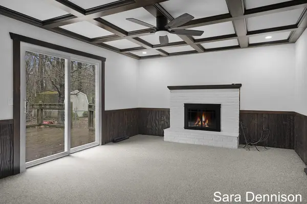 760 E Wedgewood DR, Laketon Twp, MI 49445