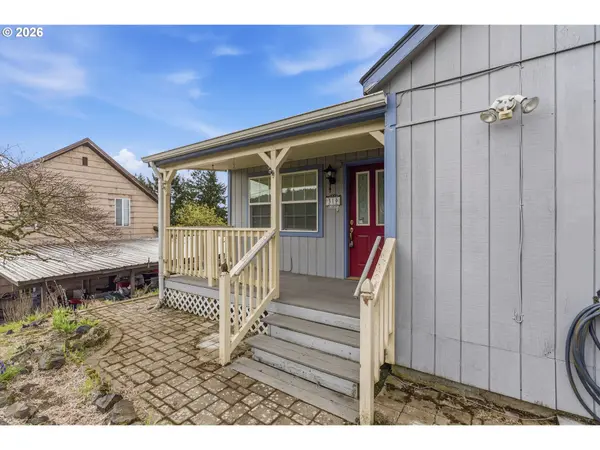 319 N 3RD ST, Kalama, WA 98625