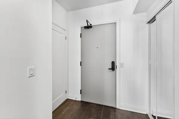 700 Sheppard AVE W #501, Toronto C06, ON M3H 0G5